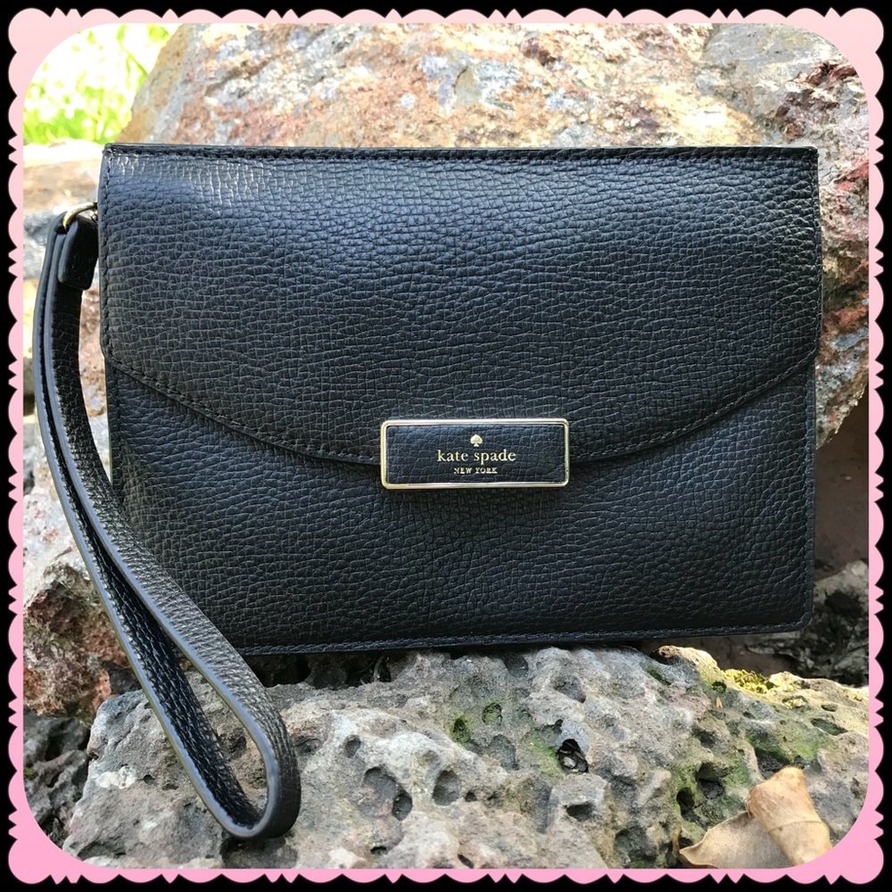 ❌SOLD❌Kate Spade leather wristlet - Picture 1 of 4